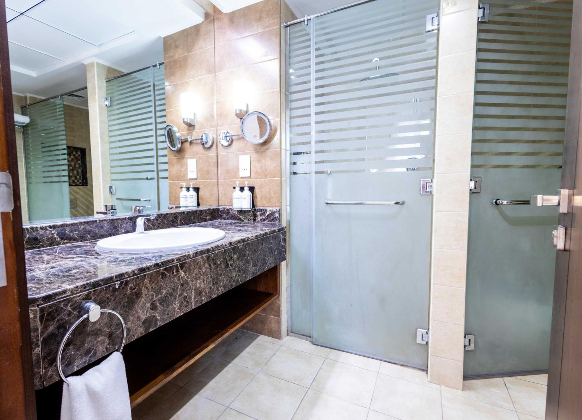 Elegant Escape In Al Nahda Apartment *