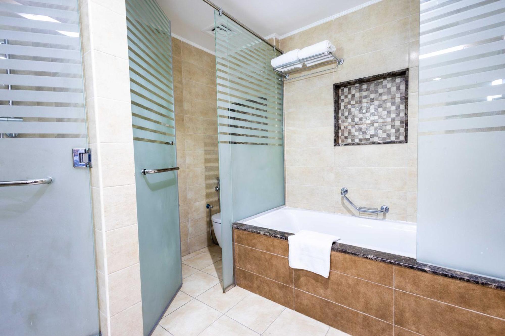 Elegant Escape In Al Nahda Apartment *